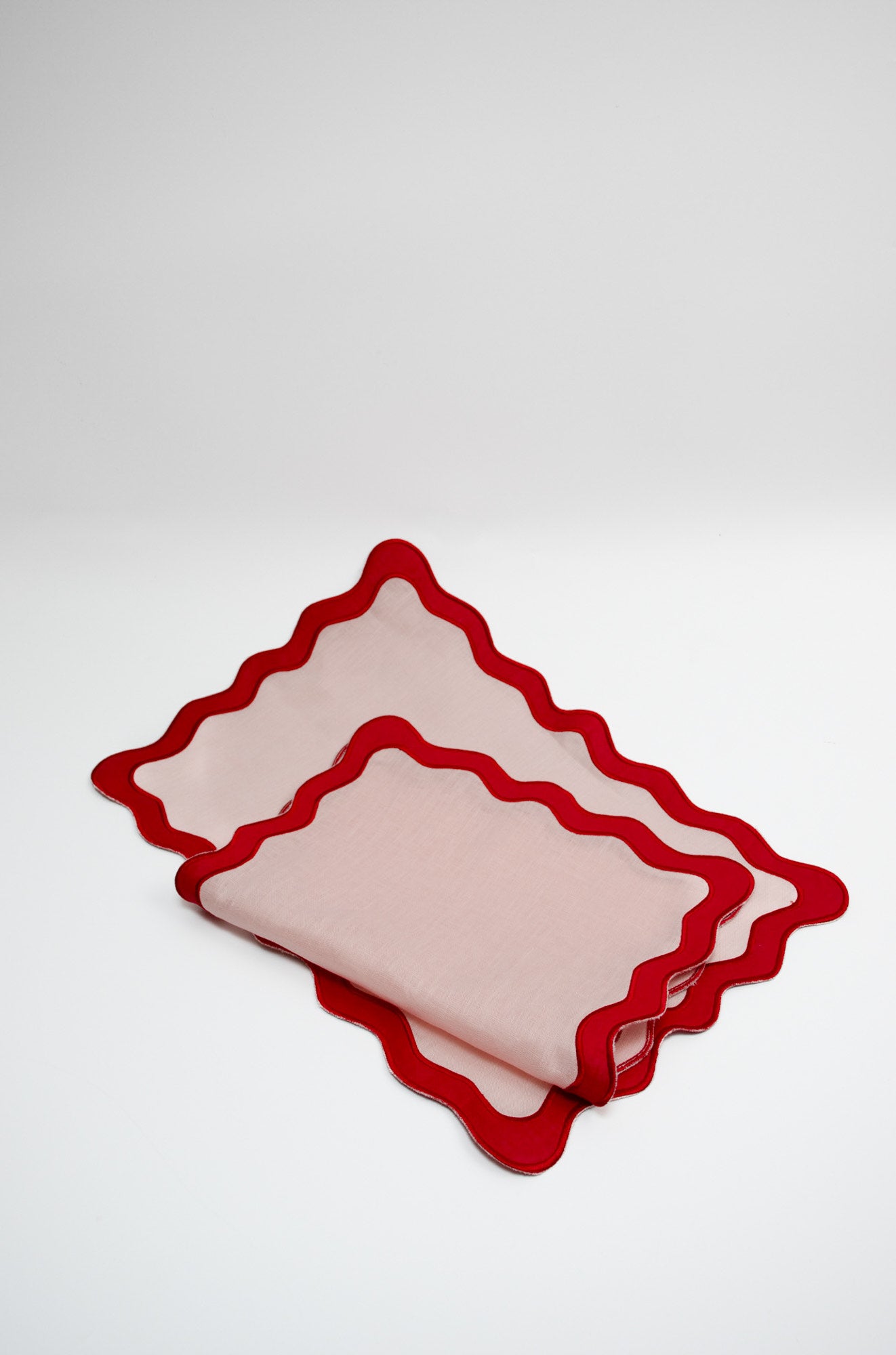 Christmas Scalloped Linen Placemats (Set of 4)